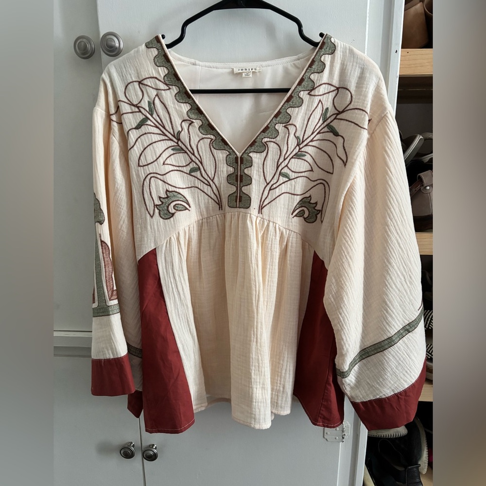 JODIFL Cream and Red Embroidered Blouse